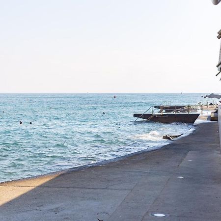 Light House - Seafront Cosy Studio With Library بافوس المظهر الخارجي الصورة