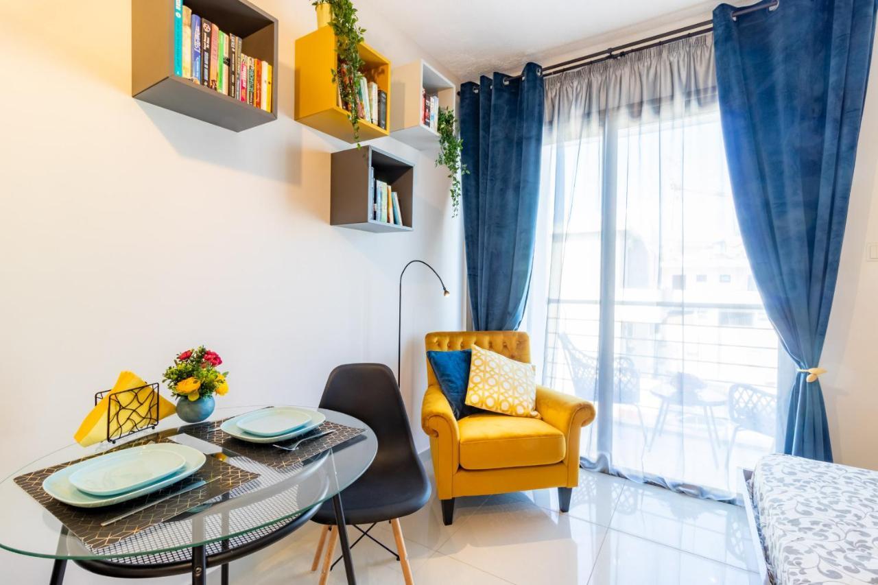 Light House - Seafront Cosy Studio With Library بافوس المظهر الخارجي الصورة