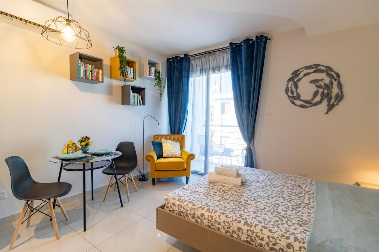 Light House - Seafront Cosy Studio With Library بافوس المظهر الخارجي الصورة