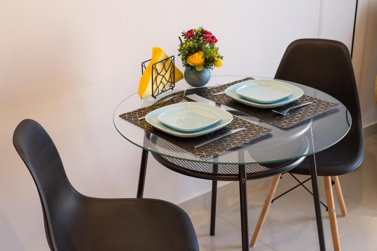 Light House - Seafront Cosy Studio With Library بافوس المظهر الخارجي الصورة