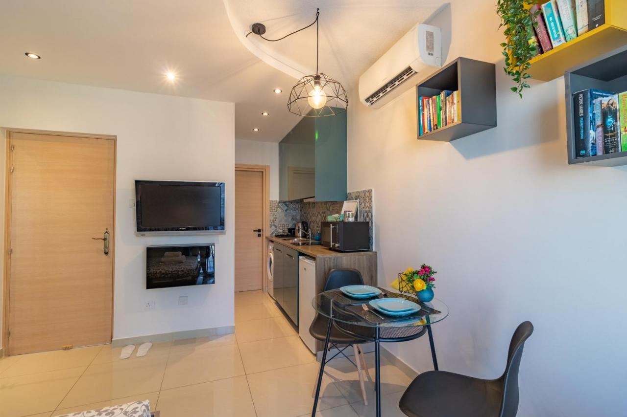 Light House - Seafront Cosy Studio With Library بافوس المظهر الخارجي الصورة