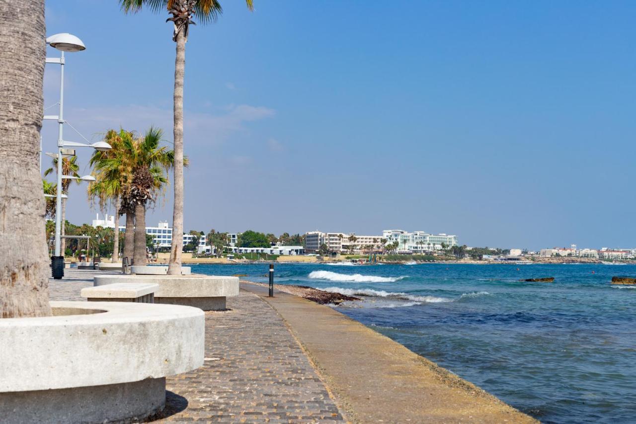 Light House - Seafront Cosy Studio With Library بافوس المظهر الخارجي الصورة
